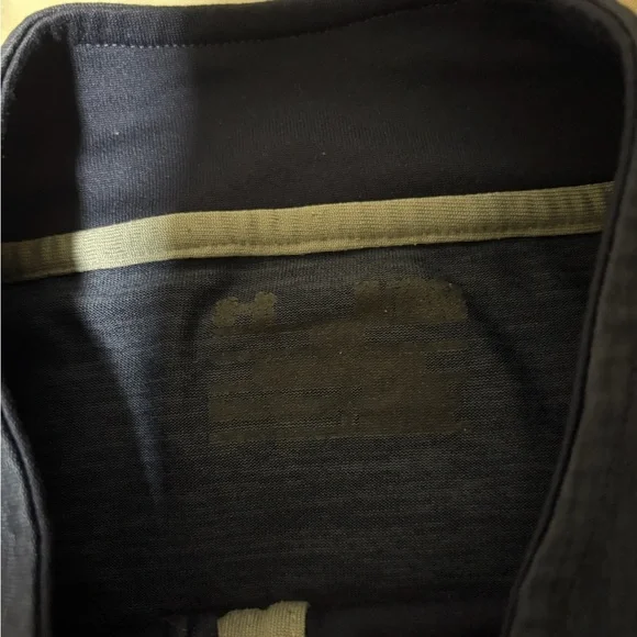 Under Armour Men's Navy Long Sleeve Shirt - Picture 4 of 5